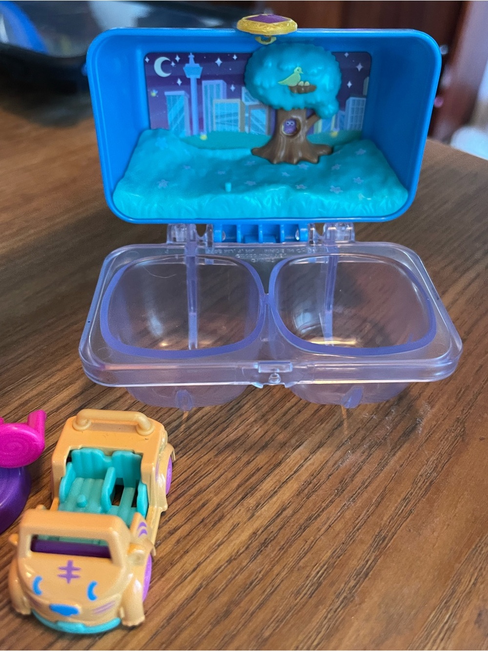 Polly Pocket Hidden Places Beach Vibes Backpack, 7 micro dolls and car lot - Picture 3 of 6